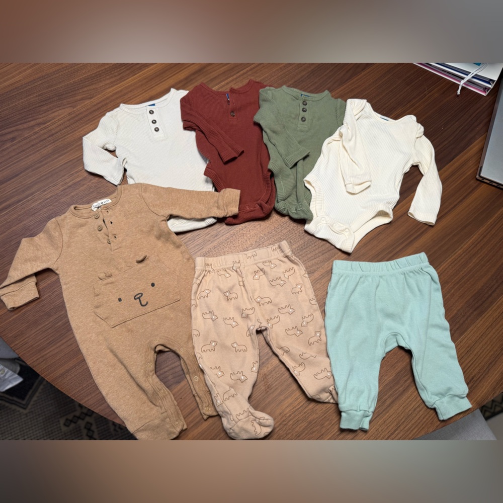 Bundle of 3-6 month baby clothes